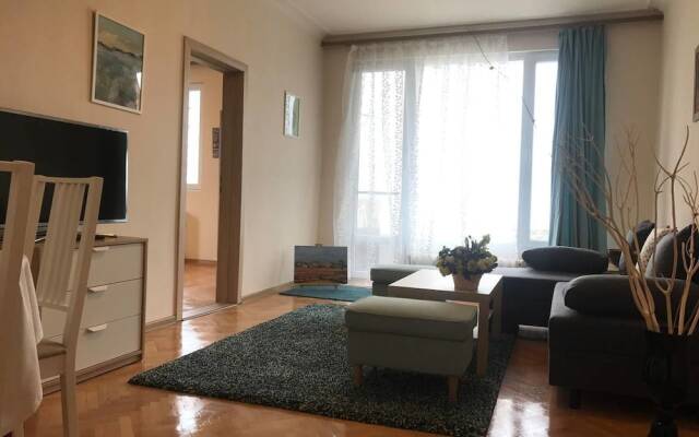 FM Deluxe 2-BDR Apartment with Terrace - Central City View