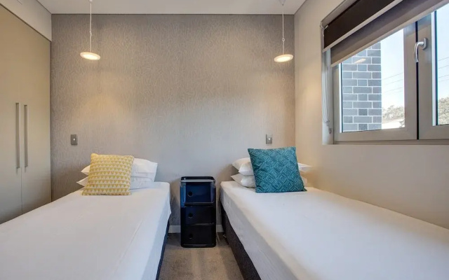 Spacious 2-bed Apartment Close to City