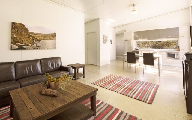 Ecocrackenback 12 'Sustainable, luxurious chalet close to the slopes.'