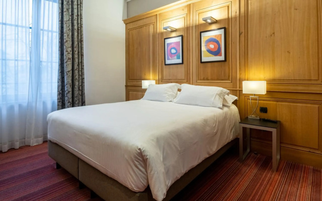 Hotel de Bourgtheroulde, Autograph Collection