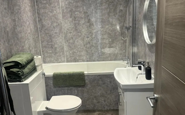 Central 3-bed Seaside Apartment - Sleeps 5