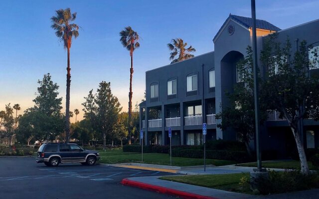 Surestay Hotel by Best Western Ontario Airport