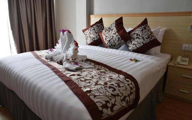 Paragon Central Hotel & Sky Bar