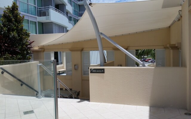 Grand Hotel Apartments Gold Coast by owner