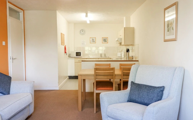 Flat 33 - Marine Court