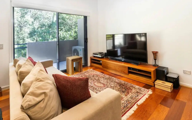 Luxurious 3 Bedroom Home In Indooroopilly Close To CBD