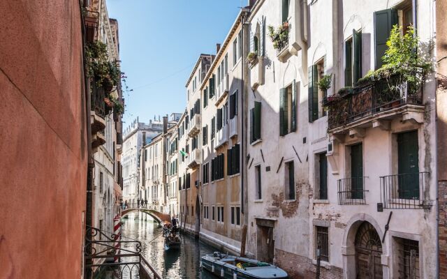 Rialto Bridge Venetian Style