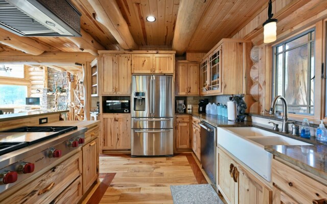 Osprey Lake Cabin 4 Bedroom Home by RedAwning