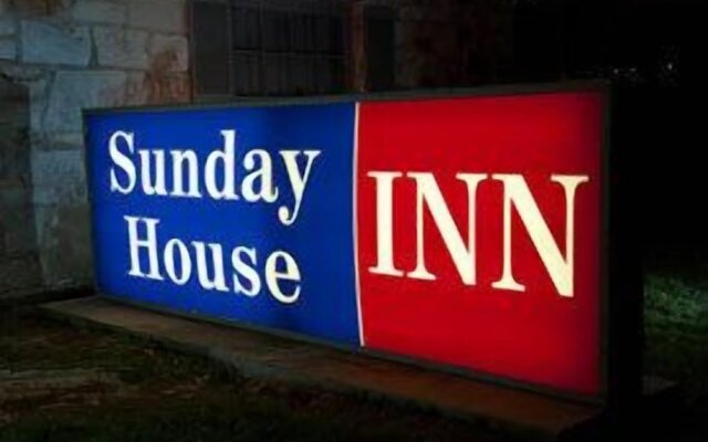 Sunday House Inn and Suites