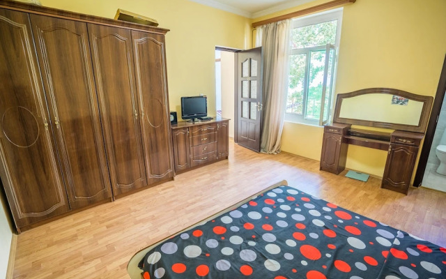 Nando Guest House