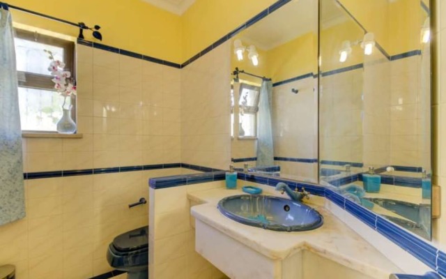 Villa - 4 Bedrooms with Pool and WiFi - 105890