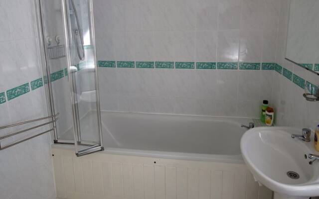 2 Bedroom Meadows Flat