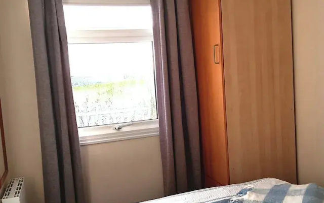 2 bed Chalet Sleeps 4 Pets Garden Views