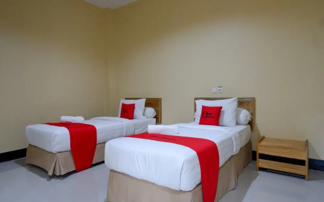 RedDoorz @ G Hotel Luwuk