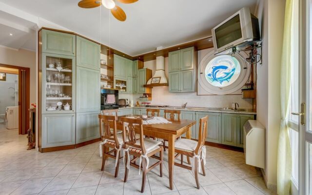 Traditional Apartment in Monte Isola near Lake Beach