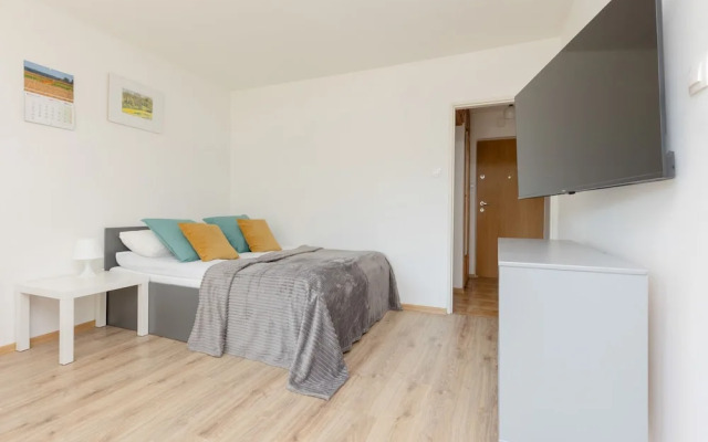 Metro Pole Mokotowskie Studio by Renters