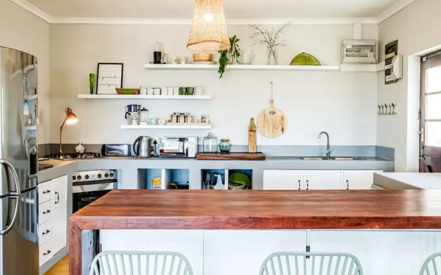 Alluring Seaside Retreat w Pool Stella di Mare