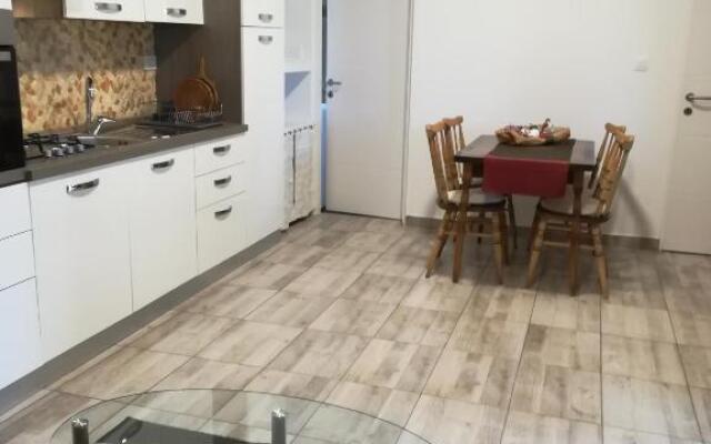 Apartman "Almond house 2"