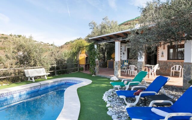 Tranquil Cottage in Torrox With Private Swimming Pool