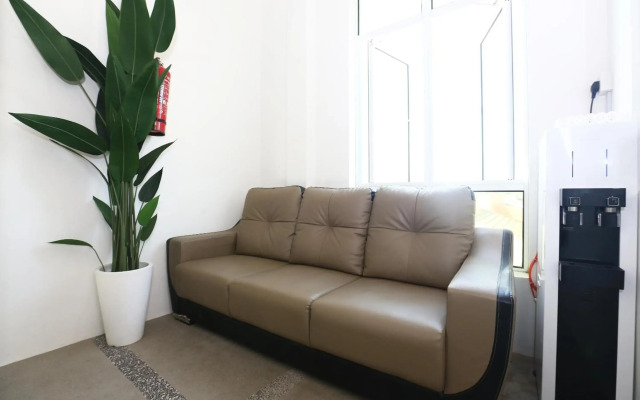 Super OYO 89678 Ady Hotel