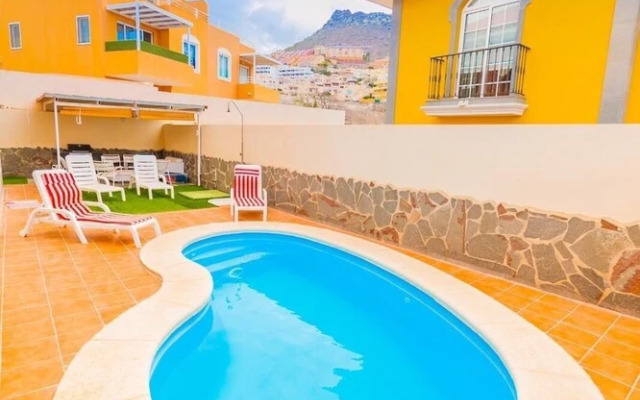 Holiday Villa, heated pool