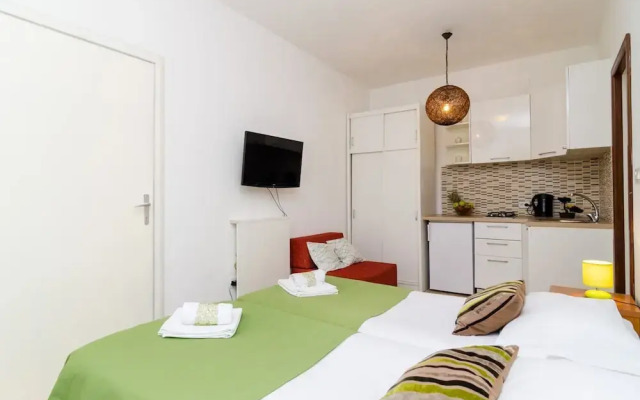 Apartments Versus- Studio Apartment With Terrace