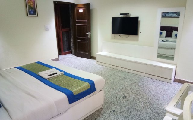 Airport Hotel The Paramont
