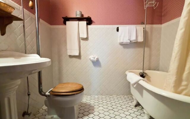 Historic Calumet Inn