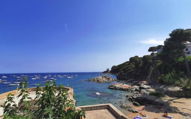 Cozy apartment 30 steps from the ocean