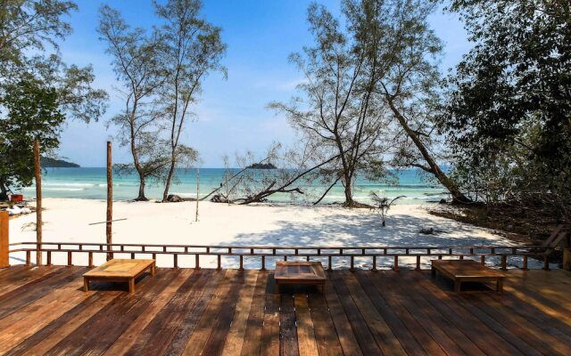 Nest Beach Club - Hostel