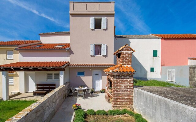 Stunning Home in Rab With Wifi and 3 Bedrooms