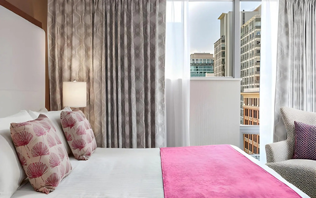 Auberge Vancouver Hotel