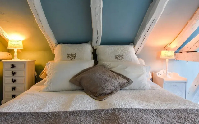 Renovated house with private swimming pool, close to Villefranche-du-Périgord.