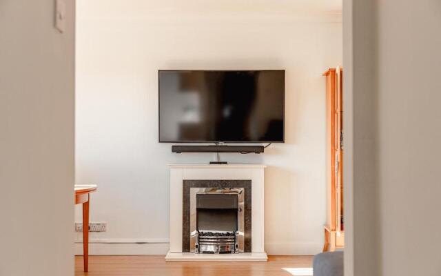 Luxury 2 Bed Room Lake View Apt Bowness Parking