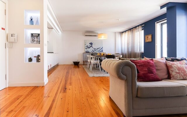 ALTIDO Bold & classy 2BR home w/balcony in Baixa, moments from shopping streets