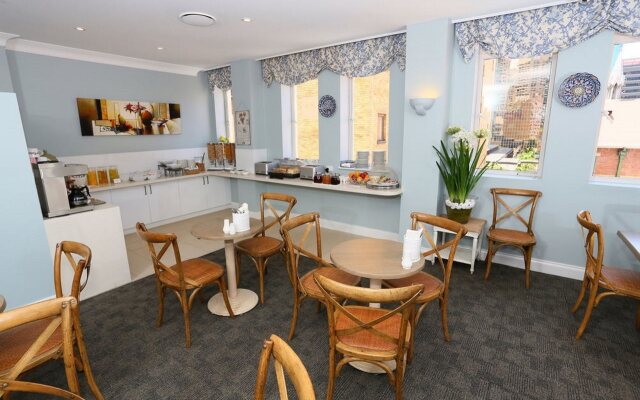 The Manor Apartment Hotel