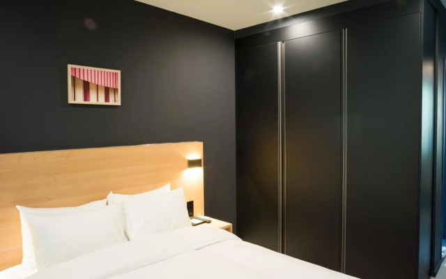 Mipo Oceanside Hotel