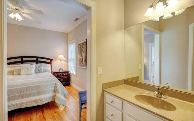 Robinsons Drive 38223