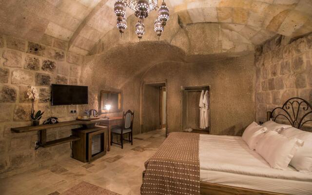 Hera Cave Suites
