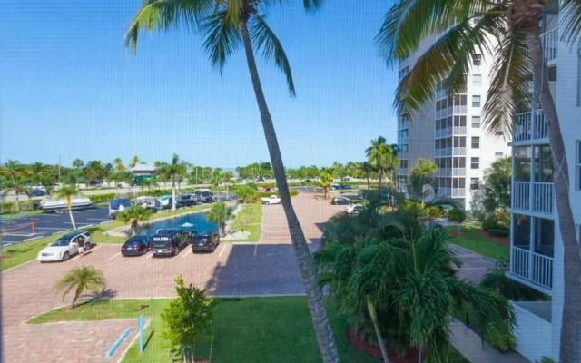 Bonita Beach & Tennis Club Condo