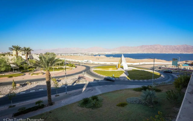 sea view & pool eilat