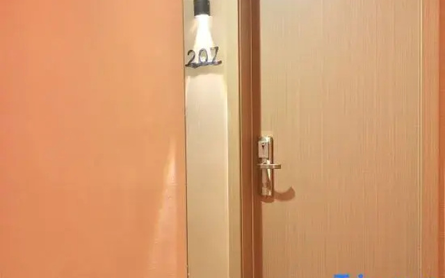 Xinyang Bauhinia Hotel
