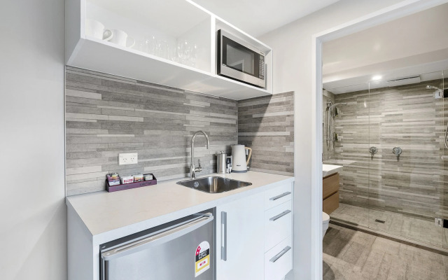 Southwark Hotel & Apartments