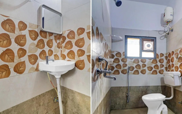 OYO 70303 S V Residency Kajaguda