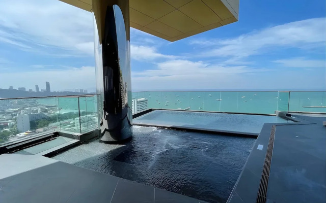 Elegant Room With Roof Top Pool - Best In Pattaya