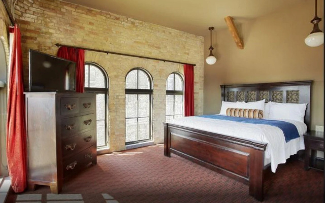 The Brewhouse Inn & Suites