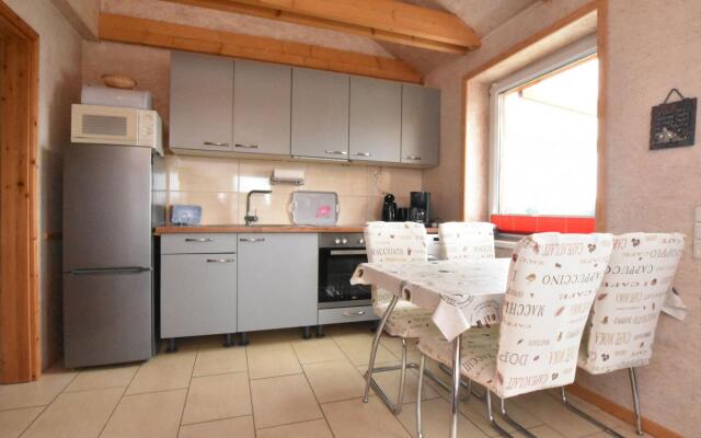 Bezauberndes Ferienhaus in Ruehn am See