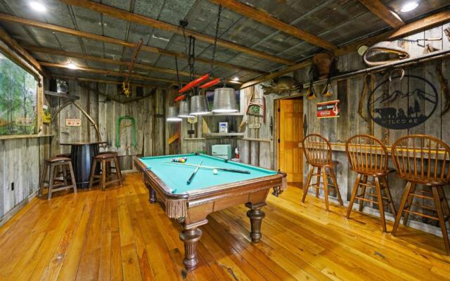 A Wolf's Den Gatlinburg