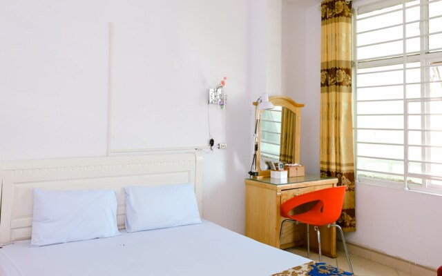 Huong Quynh Hotel