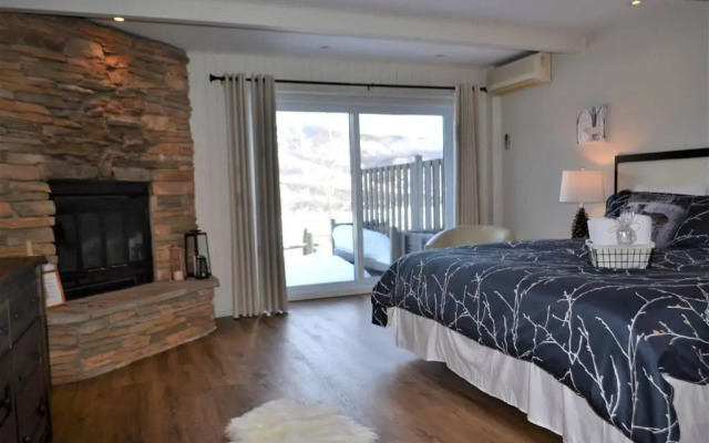 Beautiful suite with superb mountain view.